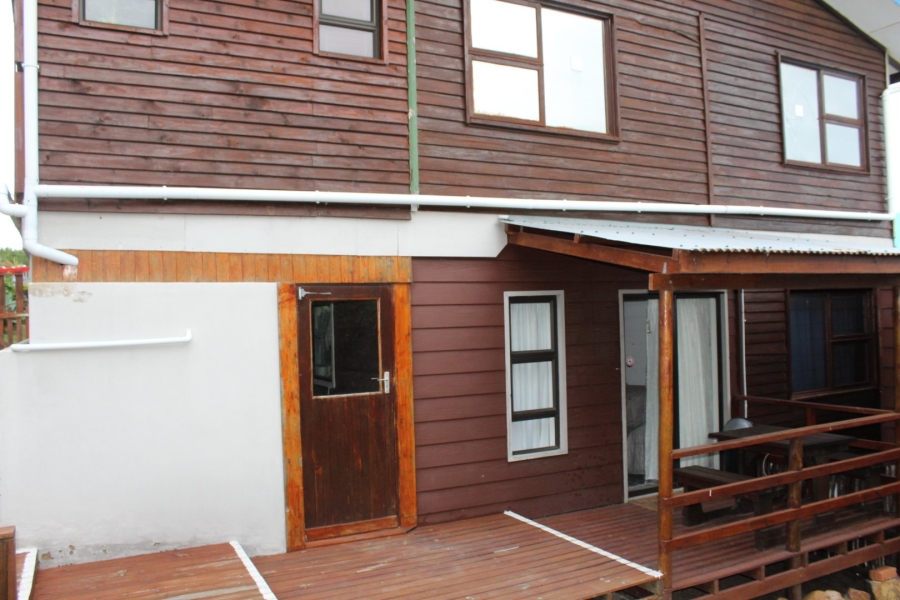 6 Bedroom Property for Sale in Paradise Beach Eastern Cape